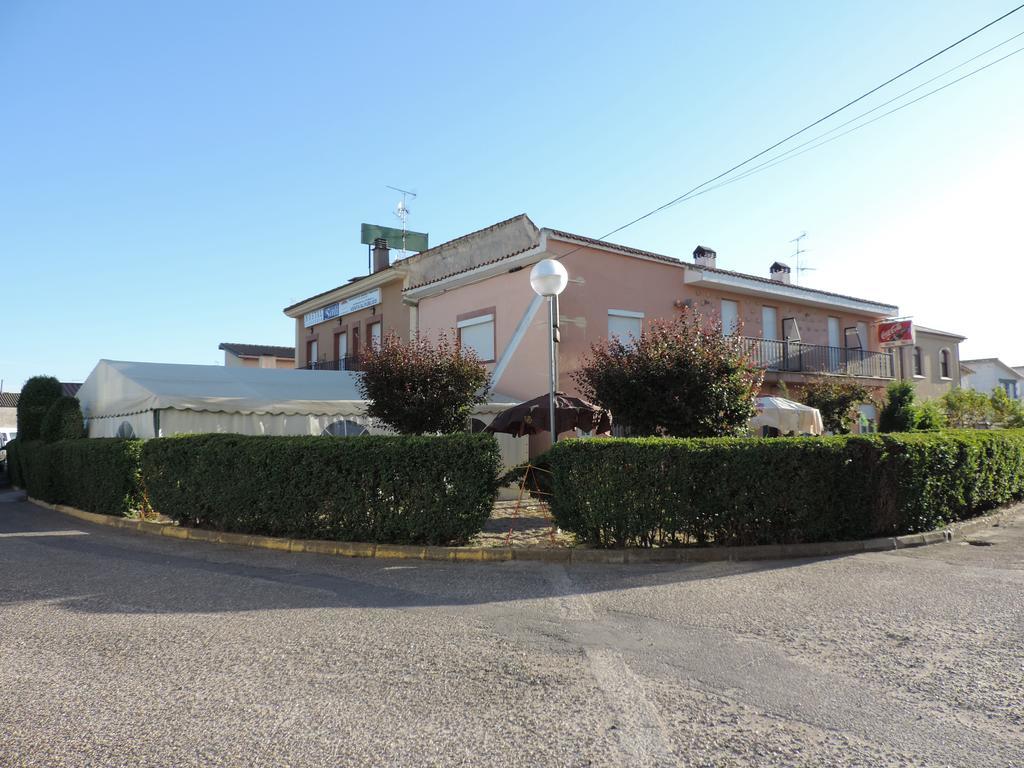 Hostal Sali Pelabravo Exterior photo