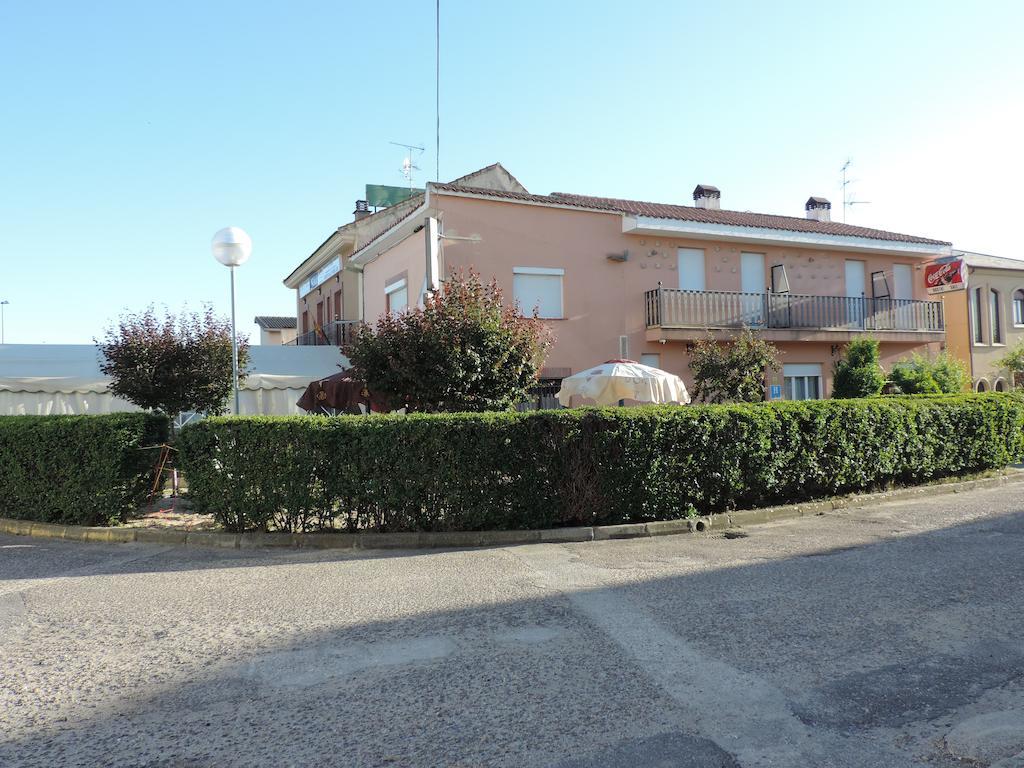 Hostal Sali Pelabravo Exterior photo