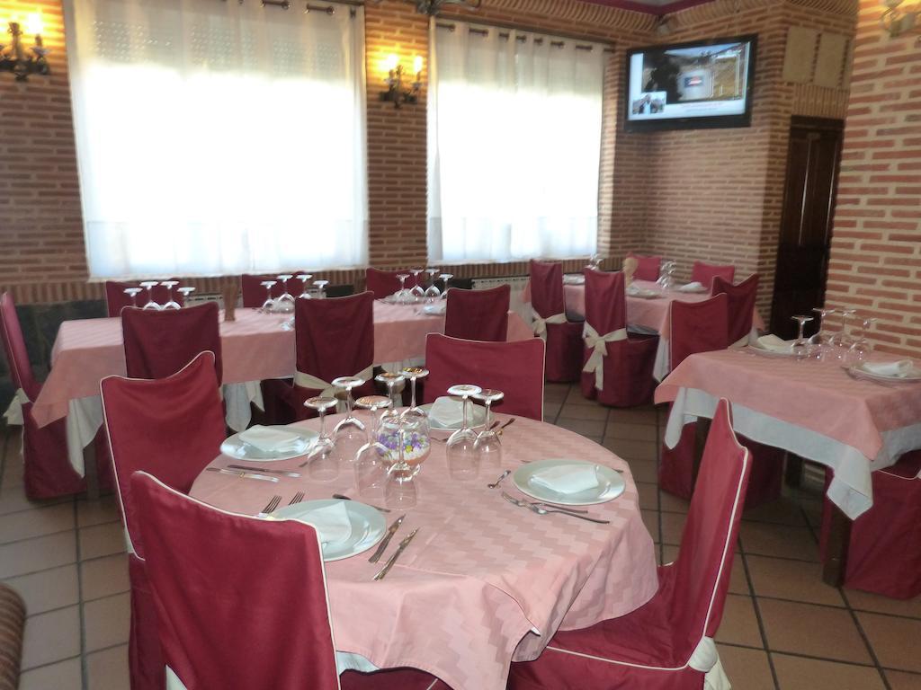 Hostal Sali Pelabravo Exterior photo